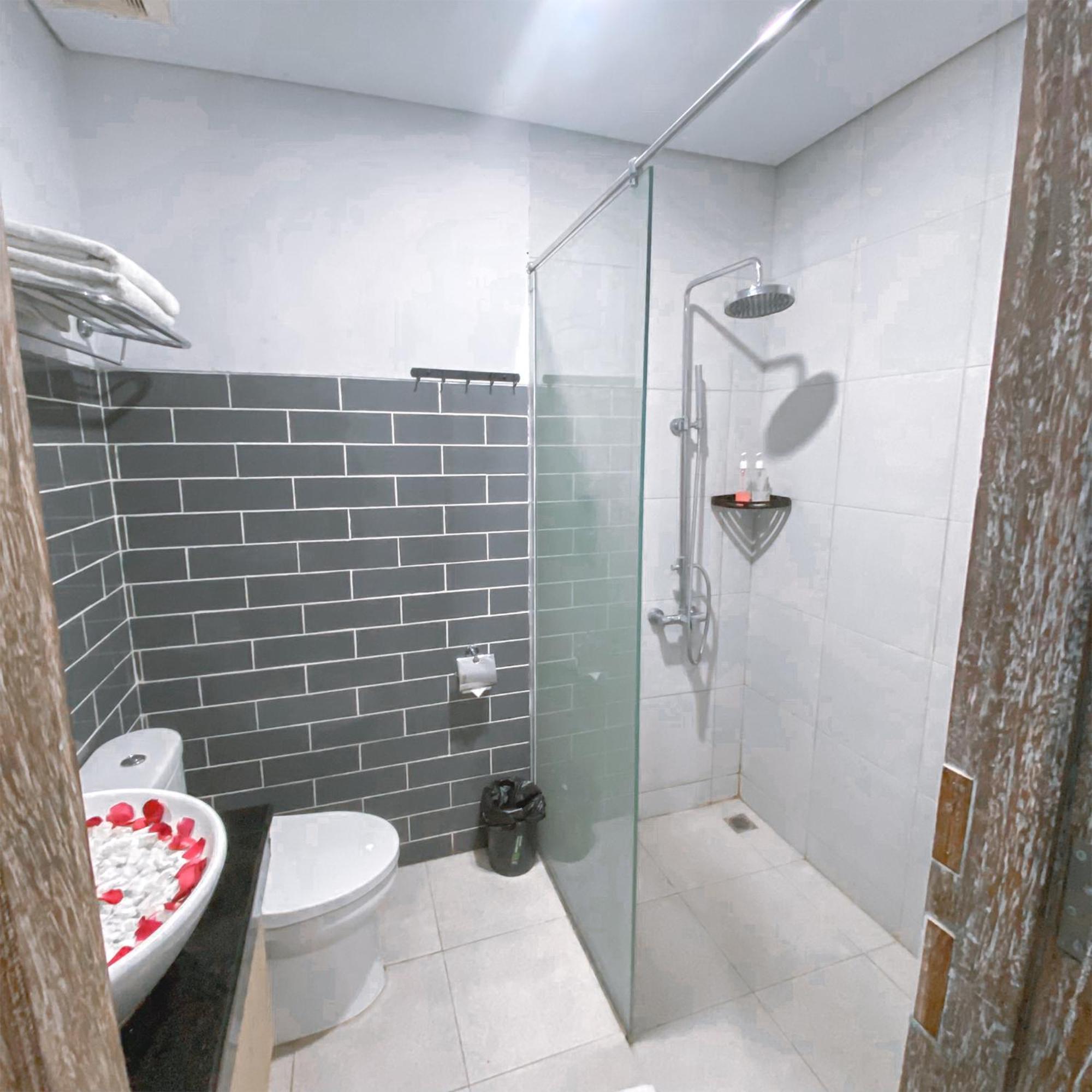 Manuver Surf And Stay Uluwatu Bali Jimbaran  Exterior photo